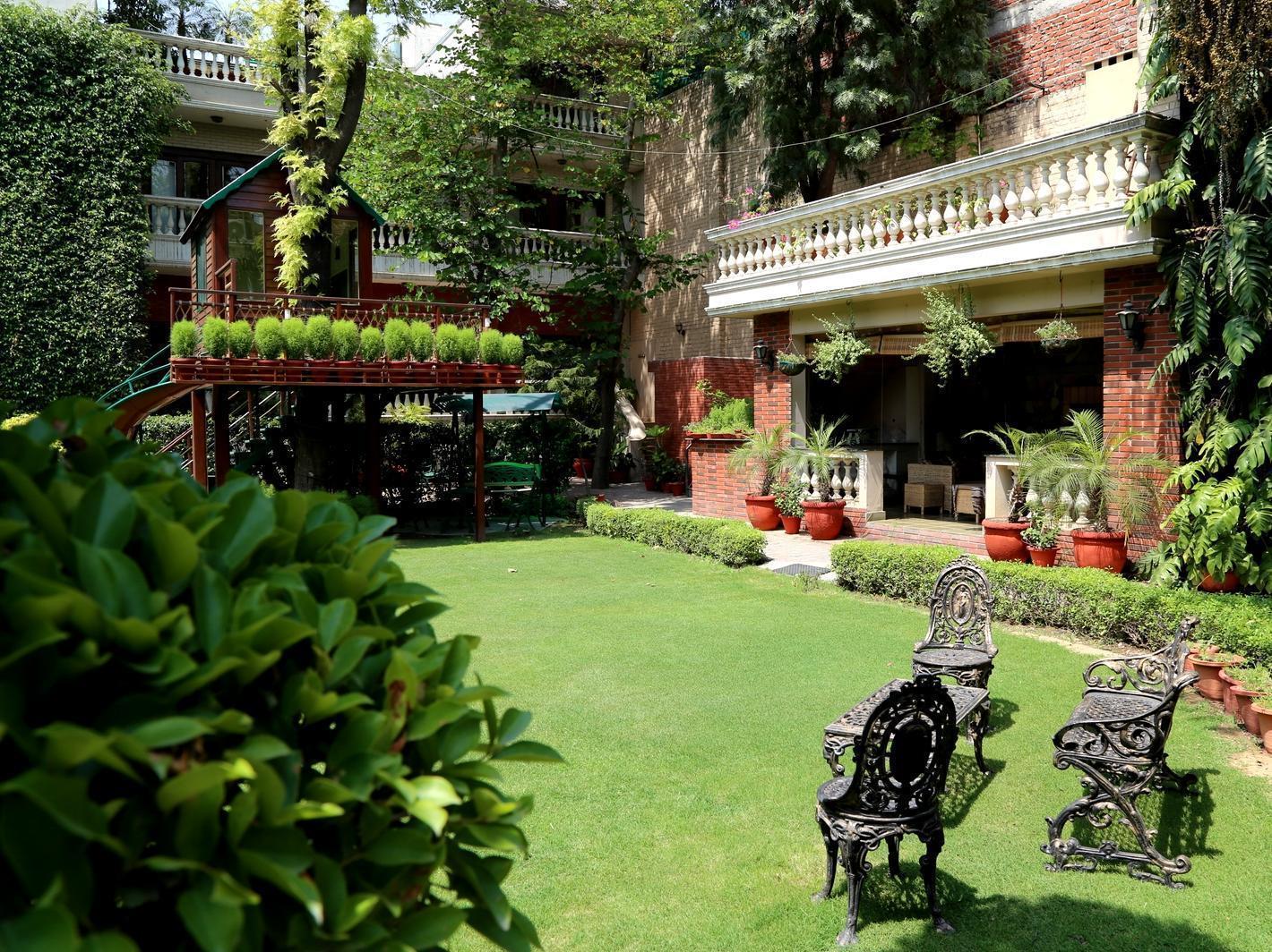 The Estate Villa Ню Делхи Екстериор снимка
