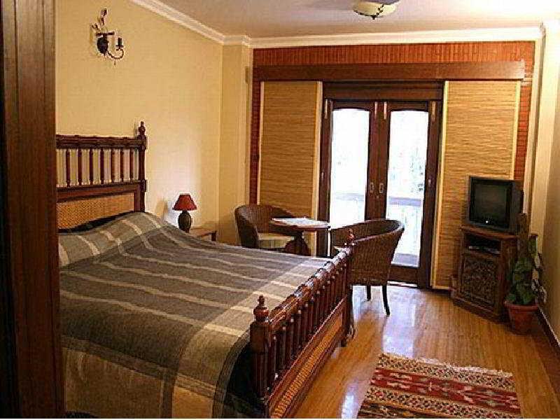The Estate Villa Ню Делхи Екстериор снимка