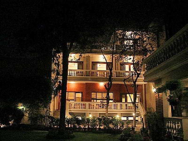 The Estate Villa Ню Делхи Екстериор снимка