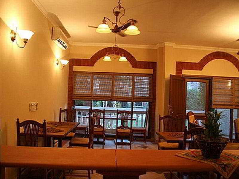 The Estate Villa Ню Делхи Екстериор снимка